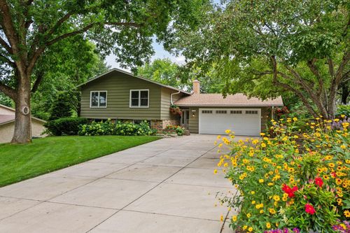730 Windemere Dr, Plymouth, MN, 55441-5654 | Card Image