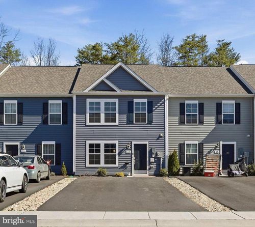 32 Pitch Pine Ct, BUNKER HILL, WV, 25413-3121 | Card Image