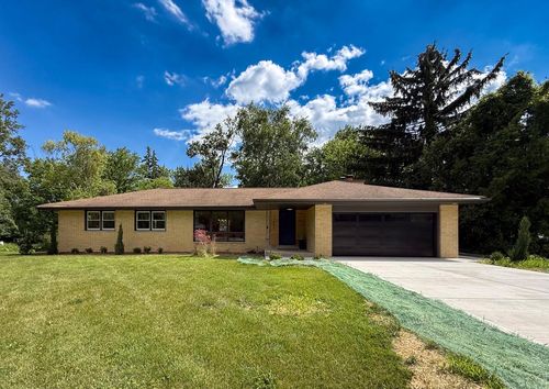 17865 Windemere Road, Brookfield, WI, 53045 | Card Image