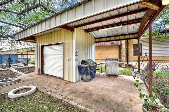 404 Schneider St, House other with 3 bedrooms, 2 bathrooms and null parking in Poth TX | Image 20