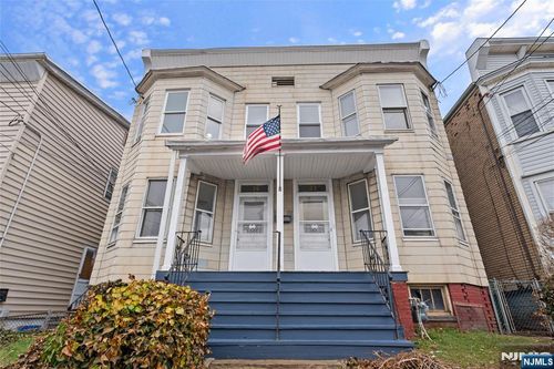 35-33-35 Delaware St, Elizabeth, NJ, 07206-1547 | Card Image