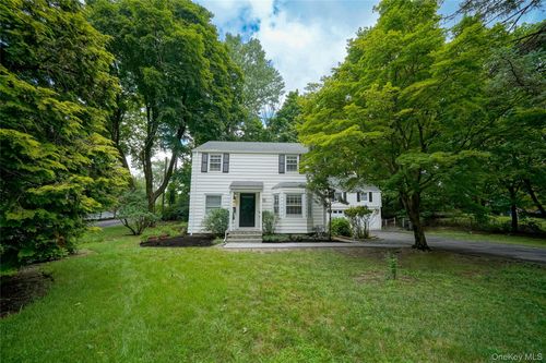 16 Brook St, Suffern, NY, 10901-6105 | Card Image