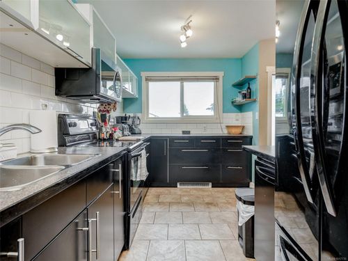 4-379 Wale Rd, Victoria, BC, V9B2P9 | Card Image