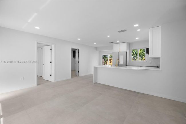 211 Sw 14 Th St, House other with 3 bedrooms, 2 bathrooms and null parking in Pompano Beach FL | Image 5