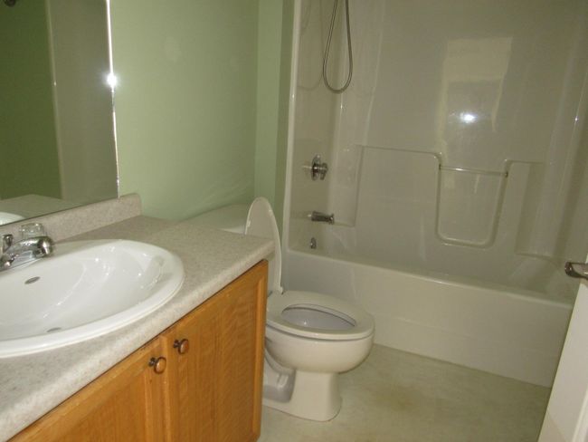 UNIT-100 - 4 Crestview Cir, Condo with 2 bedrooms, 2 bathrooms and null parking in Londonderry NH | Image 5