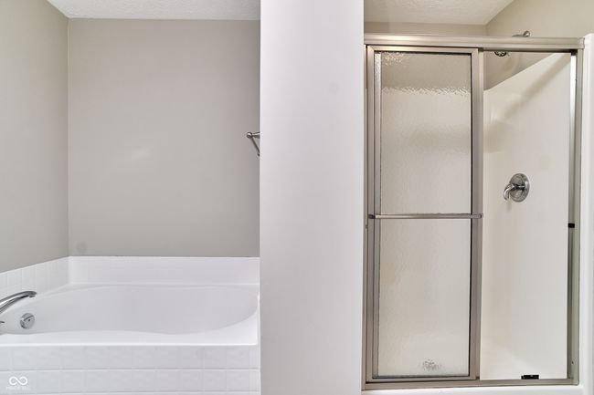 13499 Molique Blvd, Townhouse with 2 bedrooms, 3 bathrooms and null parking in Fishers IN | Image 53