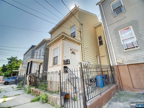 39 Hillman St, Paterson, NJ, 07522-1818 | Card Image