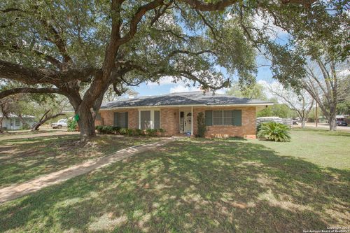 1017 E Trinity St, Pearsall, TX, 78061-4438 | Card Image