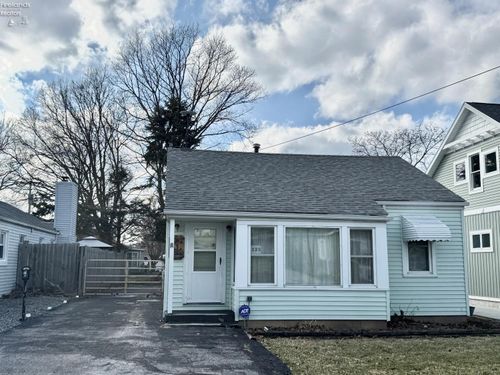 322 N Sackett Rd, Marblehead, OH, 43440-9736 | Card Image