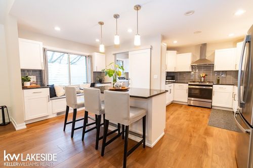 42565 Leonardos Way, Clinton Township, MI, 48038-1682 | Card Image