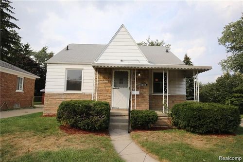 16207 Manchester Ave, Eastpointe, MI, 48021-1182 | Card Image