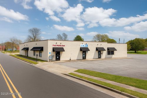 1203 Queen St, New Bern, NC, 28560-5545 | Card Image