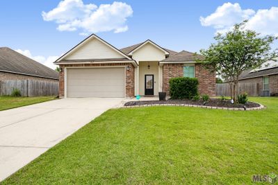 10677 Braves Ave, House other with 4 bedrooms, 2 bathrooms and null parking in Denham Springs LA | Image 1