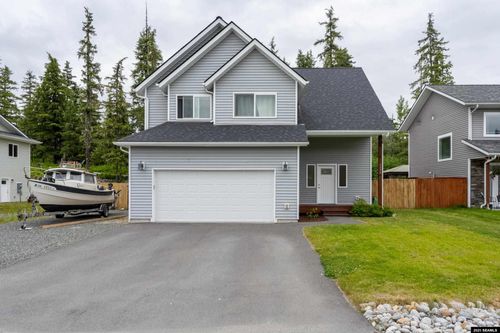1074 Timberwolf Ln, Juneau, AK, 99801-8787 | Card Image