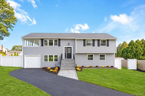 11 Bell Ct, Ronkonkoma, NY, 11779-4542 | Card Image