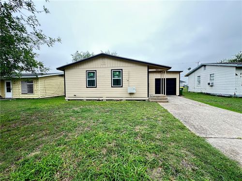 921 Oak St, Taft, TX, 78390-3022 | Card Image