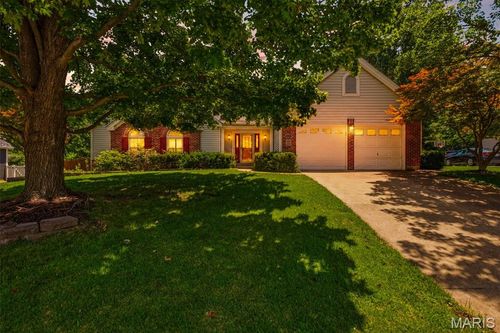 7811 Grantwood Oaks Ct, Saint Louis, MO, 63123-1978 | Card Image