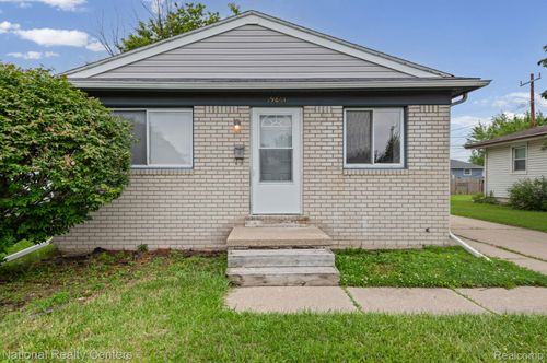 19861 Vermander Ave, Clinton Twp, MI, 48035-4719 | Card Image