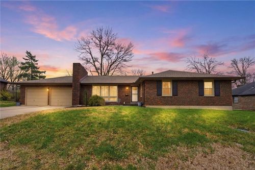 601 James St, Harrisonville, MO, 64701-2719 | Card Image