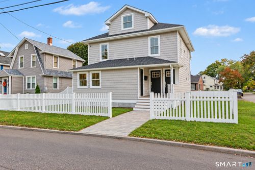 43 Helen St, Fairfield, CT, 06824-5713 | Card Image