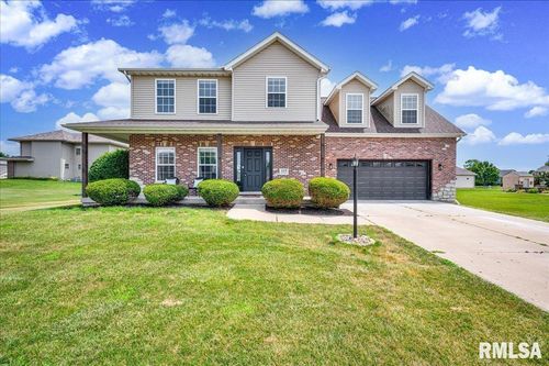 819 Grandyle Dr, Washington, IL, 61571-9480 | Card Image