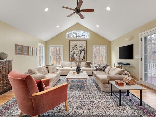 183 Stonegate Ln, Shelburne, VT, 05482-6461 | Card Image