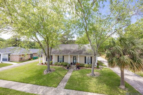 919 Maywood Dr, Denham Springs, LA, 70726-2718 | Card Image