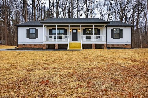 2977 Durant Dr, Winston Salem, NC, 27107-4551 | Card Image