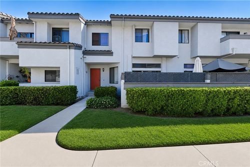 32 Brownfield Ln, Pomona, CA, 91766-6637 | Card Image