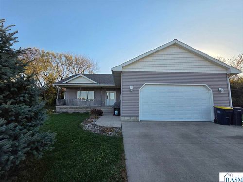2327 Lake Ave, New Ulm, MN, 56073-4902 | Card Image