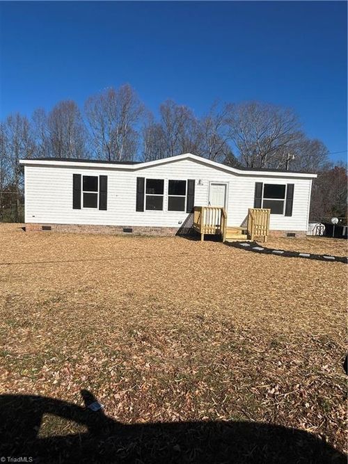 4236 Eck Rd, Jonesville, NC, 28642-9172 | Card Image
