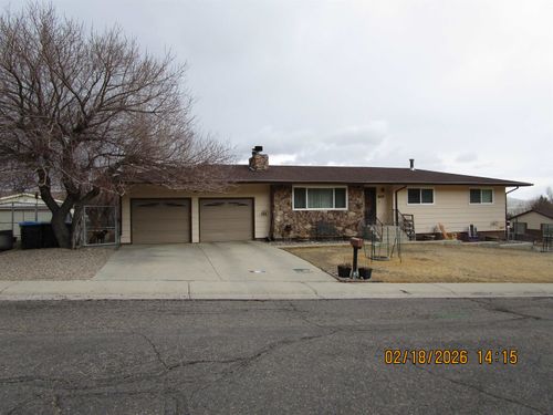 805 Easy Cir, Green River, WY, 82935-4946 | Card Image