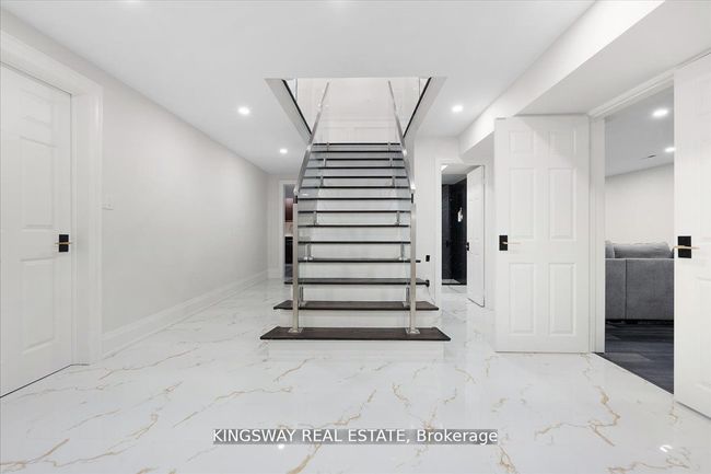 265 Wycliffe Ave, House other with 7 bedrooms, 5 bathrooms and 6 parking in Woodbridge ON | Image 22