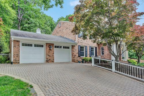 6235 Hidden Valley Dr, Roanoke, VA, 24018-7451 | Card Image