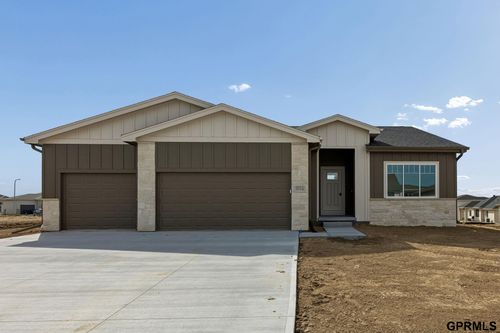 5714 Kestrel Pkwy, Elkhorn, NE, 68022-4757 | Card Image