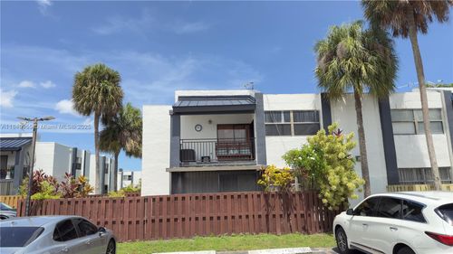 apt-106-460 W Park Dr, Miami, FL, 33172-3968 | Card Image