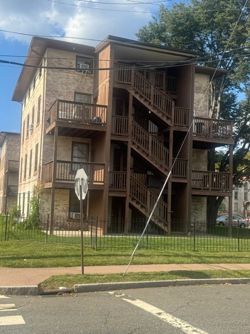 10d-60 Van Block Ave, Hartford, CT, 06106-2827 | Card Image
