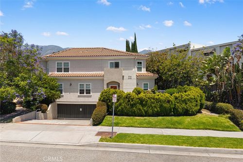 110-2743 Montrose Ave, Montrose, CA, 91020-2602 | Card Image