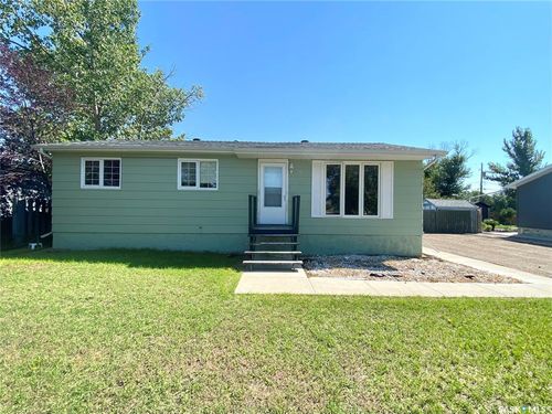 216 3rd St E, Frontier, SK, S0N0A2 | Card Image