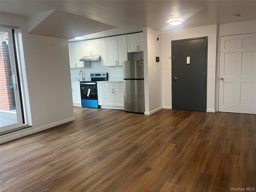 4b-3920 214th Pl, Bayside, NY, 11361-2124 | Card Image