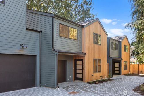 b-2349 Ne 127th St, Seattle, WA, 98125-4224 | Card Image