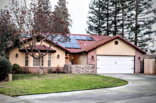 1022 N Crenshaw Ct, Visalia, CA, 93291-7882 | Card Image