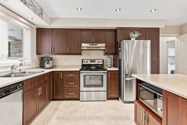 232 4th Ave, House other with 4 bedrooms, 3 bathrooms and 4 parking in Hanover ON | Image 14