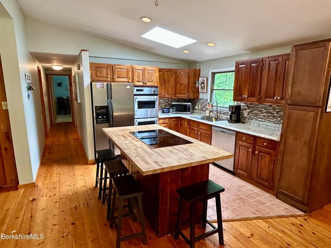 305 Shadow Ln, House other with 3 bedrooms, 3 bathrooms and null parking in Sandisfield MA | Image 7