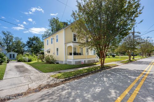 506 Broad St, Oriental, NC, 28571-9774 | Card Image