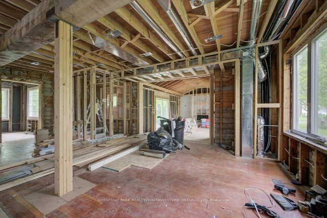 1030 Dundas St S, House other with 4 bedrooms, 1 bathrooms and 4 parking in Cambridge ON | Image 4