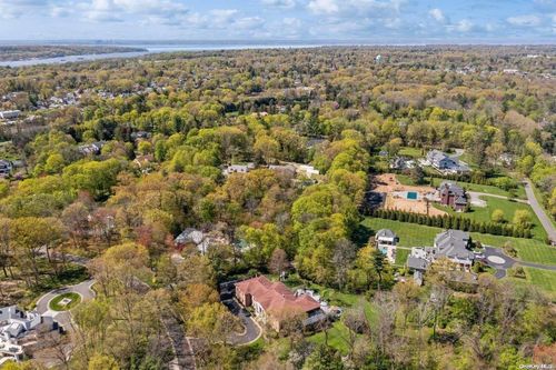 12 Woodfield Ln, Glen Head, NY, 11545-2299 | Card Image