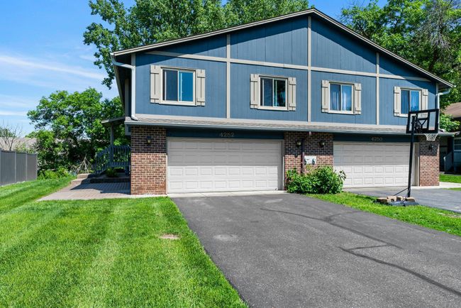 4252 Thornhill Ln, Townhouse with 3 bedrooms, 2 bathrooms and null parking in Vadnais Heights MN | Image 17
