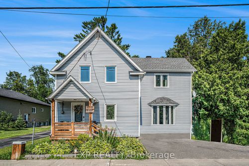 3561 Trim Rd, Navan, ON, K4B1N4 | Card Image