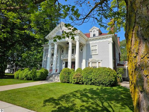 230 Wellington St, Traverse City, MI, 49686-2610 | Card Image